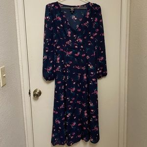 Long dress with cut at the end